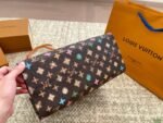 Louis Vuitton Jungle hot mom bag OnTheGo - Image 6