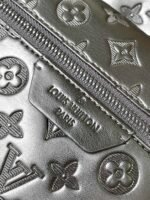 Louis Vuitton M46553 Discovery Backpack - Image 6