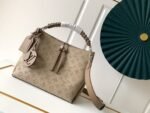 Louis Vuitton M56084 Beaubourg Hobo MM - Image 2