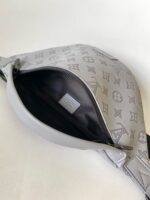 Louis Vuitton M46108 Discovery Bumbag - Image 10
