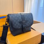 Louis Vuitton M45911 Saumur Messenger Bag - Image 10