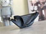 Louis Vuitton M46035 Discovery Bumbag PM - Image 4