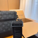 Louis Vuitton M45911 Saumur Messenger Bag - Image 9