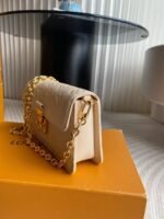Louis Vuitton M82836 WALLET ON CHAIN ​​METIS handbags - Image 3