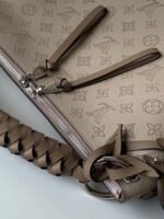 Louis Vuitton M56084 Beaubourg Hobo MM - Image 8