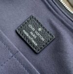 Louis Vuitton M24132 Medium HAND IT ALL - Image 10