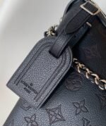 Louis Vuitton M24132 Medium HAND IT ALL - Image 6