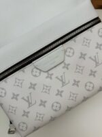 Louis Vuitton M31061 Discovery Backpack - Image 5