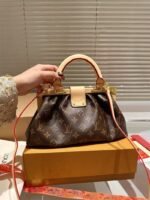 Louis Vuitton M46544 Monogram Clutch - Image 6