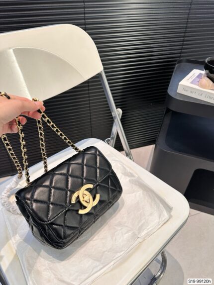 Chanel chain bag