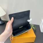 Louis Vuitton M83172 Steamer Wearable Wallet - Image 7