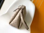 Louis Vuitton M24133 Medium HAND IT ALL - Image 3