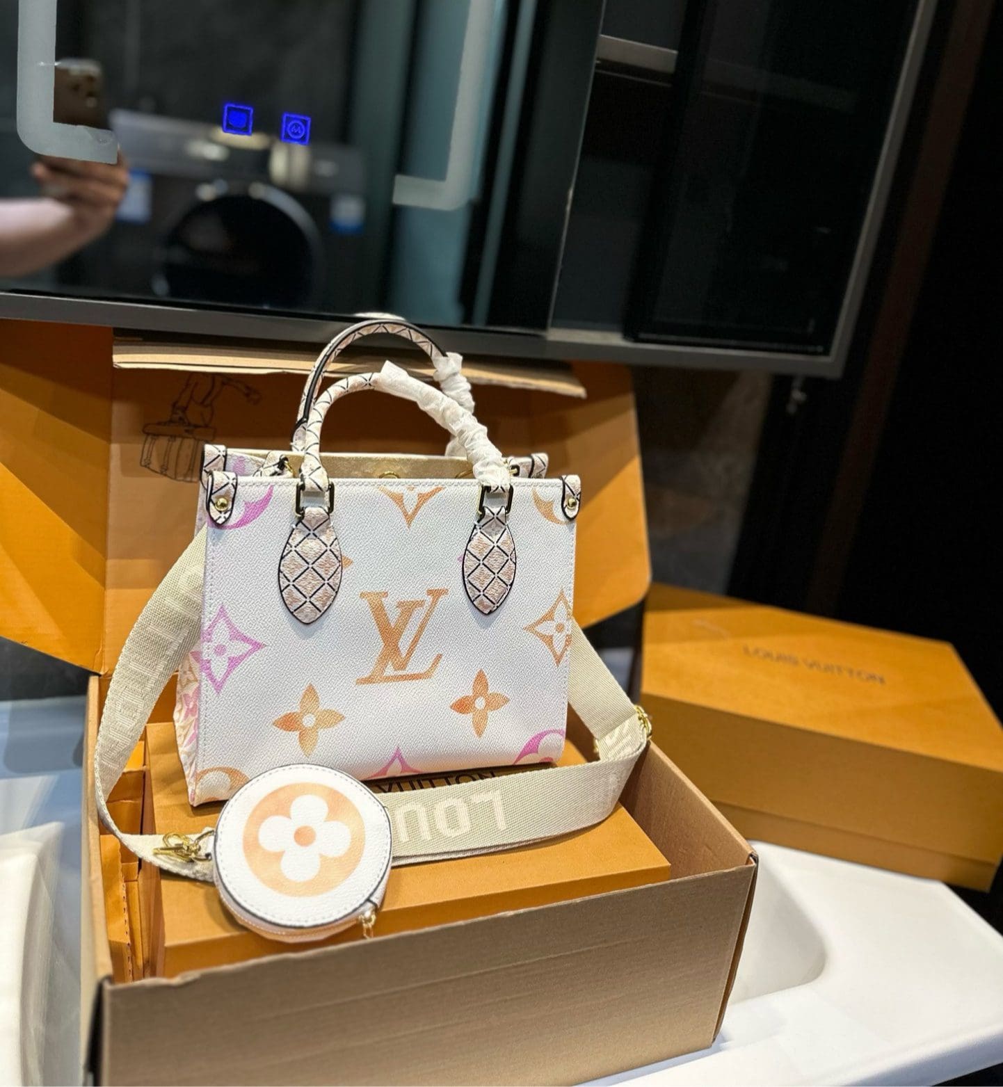 vU3zxsSt-IMG_493820240508-131700 Louis Vuitton onthego Pm small cross-body - Image 1