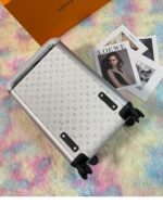 Louis Vuitton M10149 Horizon 55 - Image 4