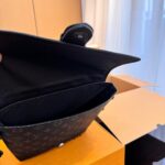Louis Vuitton M45911 Saumur Messenger Bag - Image 11