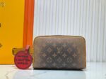 Louis Vuitton M11765 Locker Dopp Kit - Image 2
