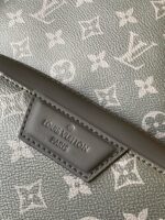 Louis Vuitton M43186 Discovery Backpack - Image 6