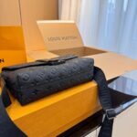 Louis Vuitton M23741 S-Cape Messenger - Image 5
