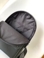 Louis Vuitton M23736 Pilot Slingbag - Image 9