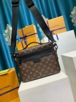 Louis Vuitton M46972 LV Trail Messenger - Image 4