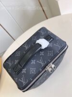 Louis Vuitton M11508 Toiletry Bag - Image 4