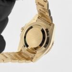 Rolex Submariner Date 116618LN Yellow Gold Black Dial (2015) - Image 10